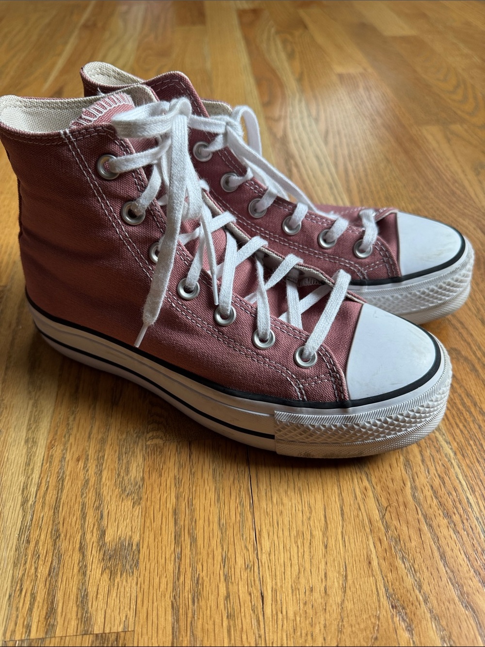 Womenβs converse high tops